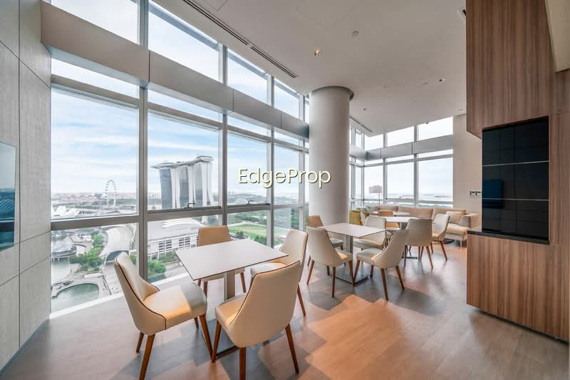 MARINA BAY RESIDENCES photo 2