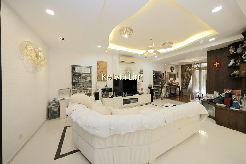 SPACIOUS TERRACE LIVING AT MERAGI MRT image 1 of 10