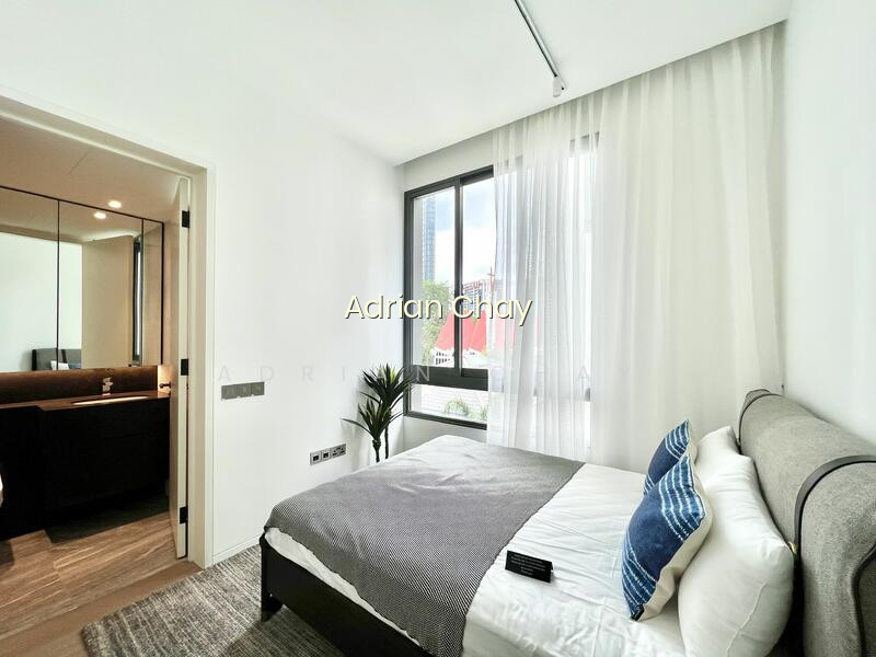 10 EVELYN photo 6