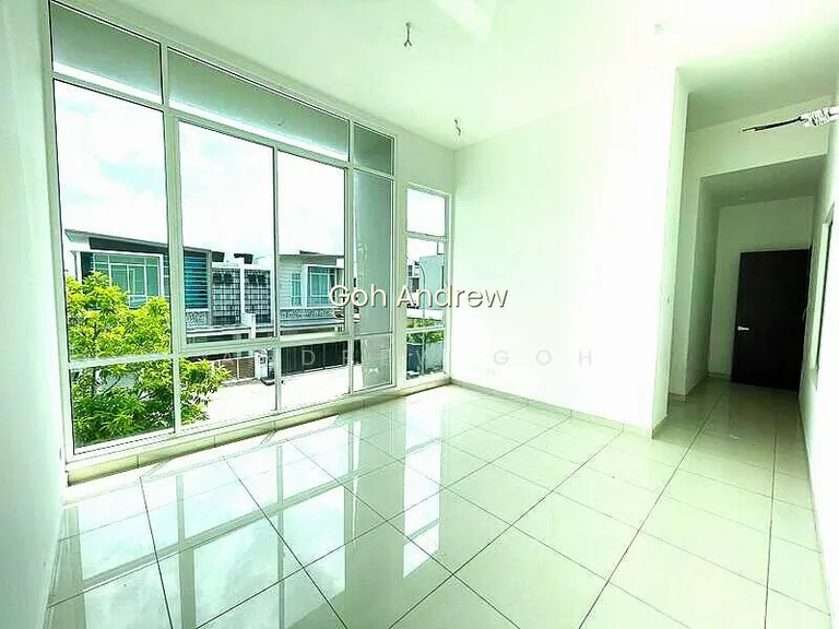 Value Buy Semi D $5.XXM 3.5 Sty 15XXPSF Se Facing 物超所值的半独立式住宅 image 1 of 6