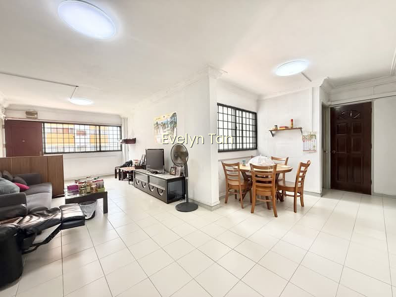 669 Hougang Avenue 8