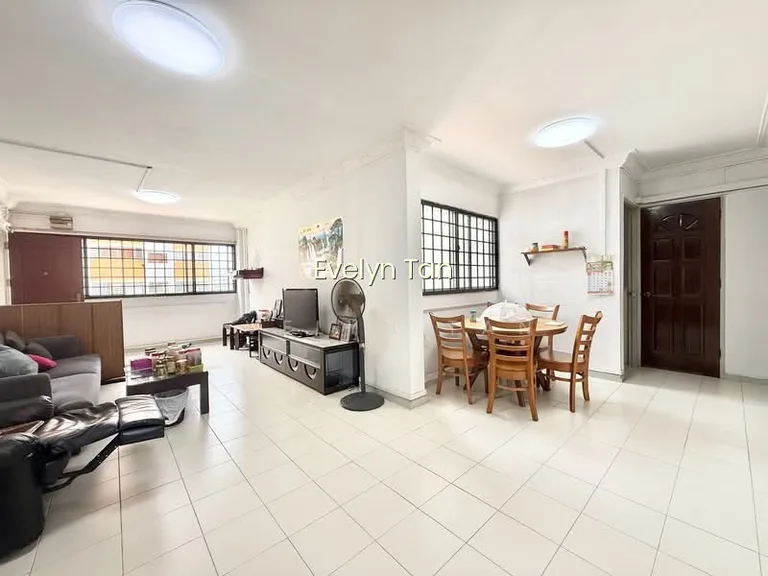 669 Hougang Avenue 8 image 1 of 10