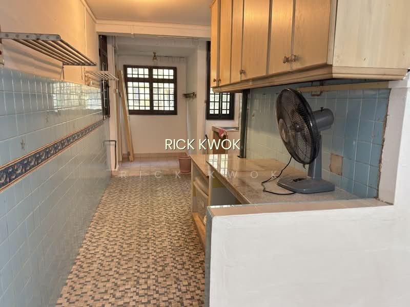 86 COMMONWEALTH CLOSE photo 3