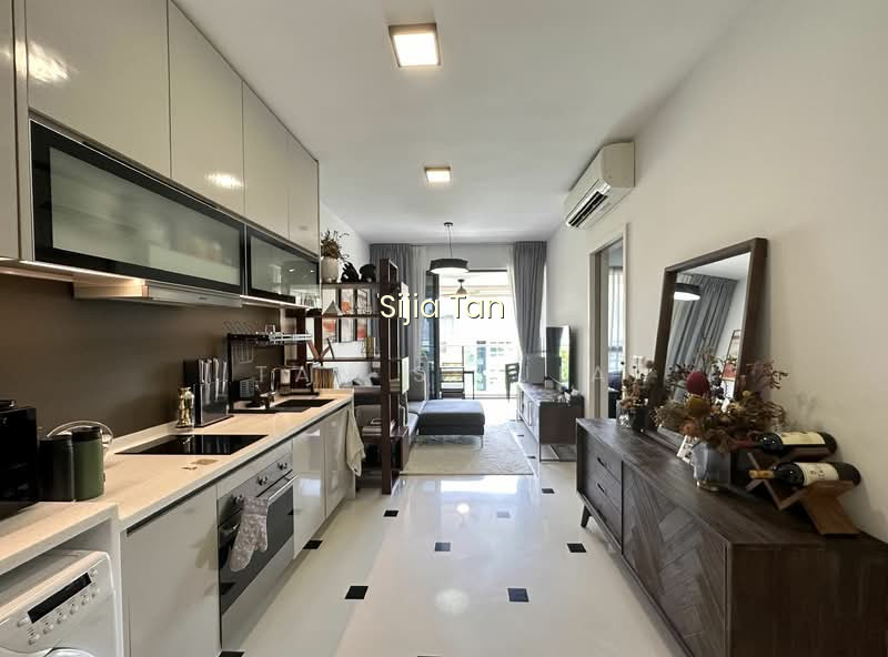 SOPHIA HILLS photo 2
