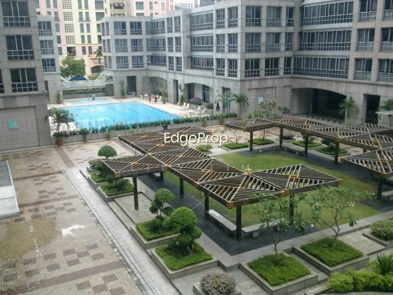 UE SQUARE photo 2