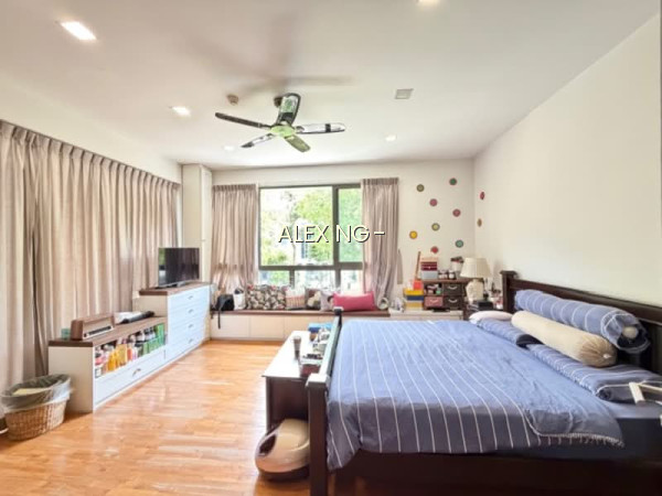 CHEAP! FACE PARK, ABSOLUTE PRIVACY, 3.5STY FREEHOLD CORNER TERRACE, GOOD CONDITION, N-S FACING, POOL photo 4