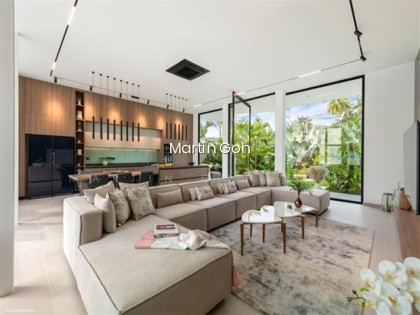 ? VALUE-DRIVEN MODERN GCB — ELEVATED • POOL • ATTIC • VALUE BUY? photo 4