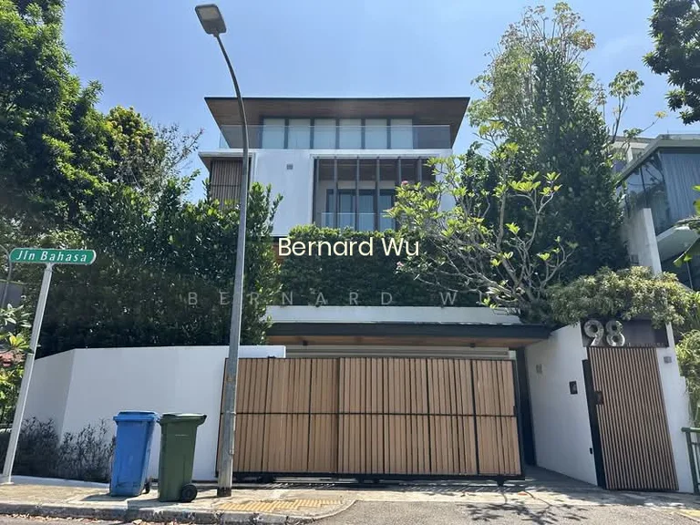 Exclusive and Hilltop Almost Brand New Bungalow With Panoramic Views image 1 of 10