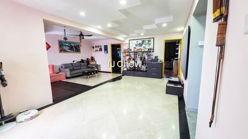 440 Hougang Avenue 8 image 1 of 10