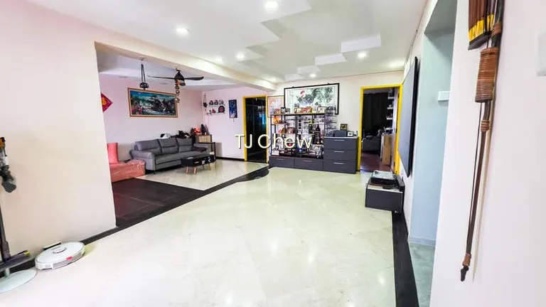 440 Hougang Avenue 8 image 1 of 10