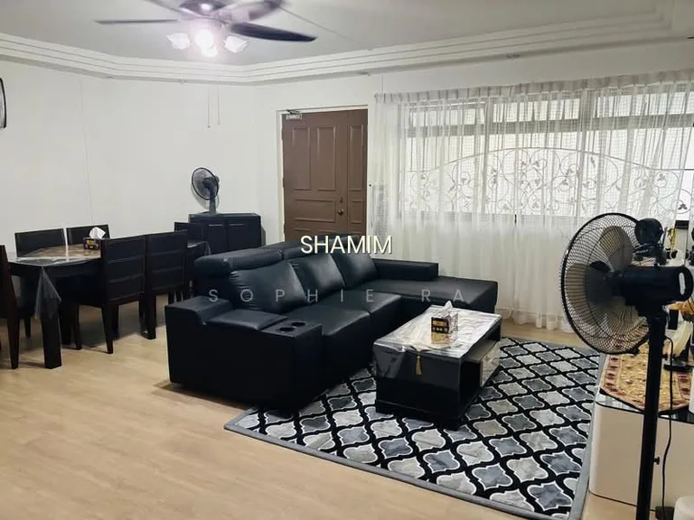 726 Tampines Street 71 image 1 of 8