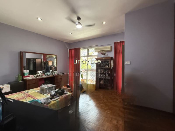 CHARMING 2 STOREY FREEHOLD TERRACE ALONG RICHARD AVE FOR SALE! photo 2