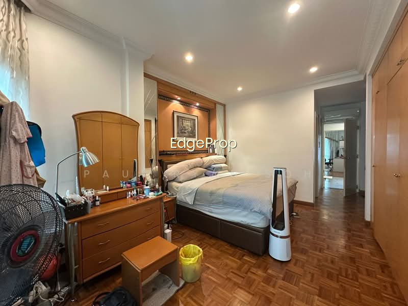 GOLD COAST CONDO photo 3