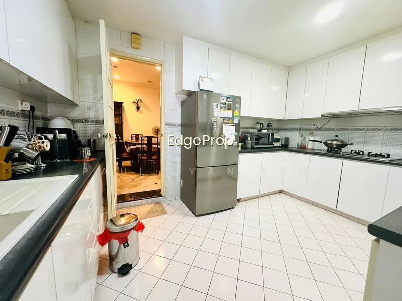 GOLD COAST CONDO photo 5