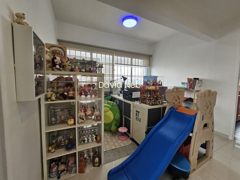 708 JURONG WEST STREET 71 photo 3