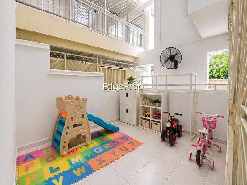 239 CHOA CHU KANG CENTRAL photo 3
