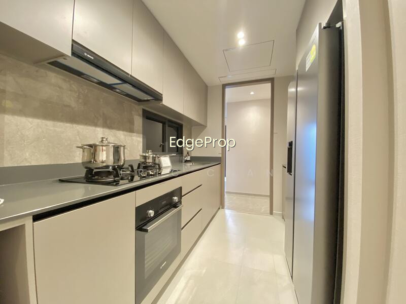BRAND NEW 4 BEDROOM CONDO BESIDE MRT AT 3 BEDROOM PRICE photo 4