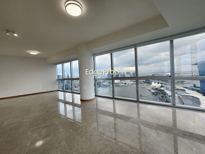 MARINA BAY RESIDENCES photo 2
