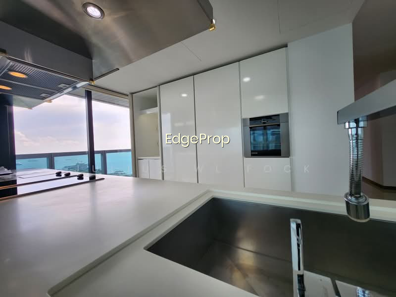 MARINA BAY RESIDENCES photo 3