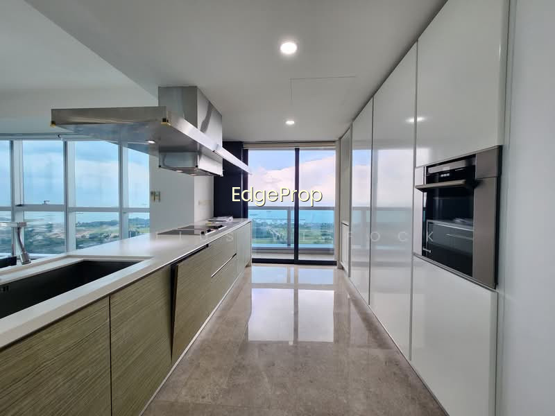 MARINA BAY RESIDENCES photo 4