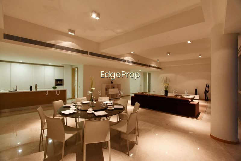 MARINA BAY RESIDENCES photo 3