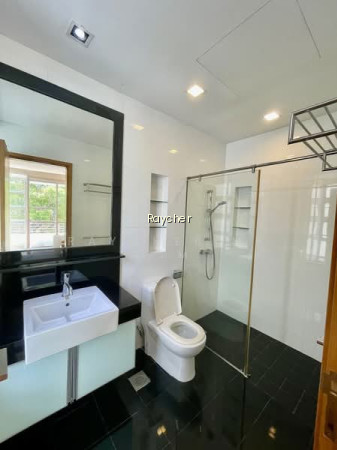 POSHGROVE EAST photo 6