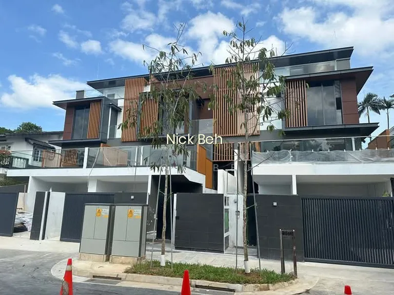 Undervalued Seletar Brandnew Corner Terrace image 1 of 3