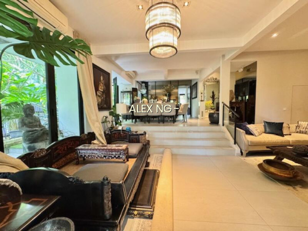 BEAUTIFULLY RENO SEMI-D, NEAR MRT, WIDE FRONTAGE > 10METRES photo 2