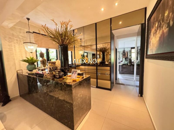 BEAUTIFULLY RENO SEMI-D, NEAR MRT, WIDE FRONTAGE > 10METRES photo 3