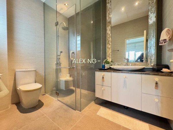 BEAUTIFULLY RENO SEMI-D, NEAR MRT, WIDE FRONTAGE > 10METRES photo 6