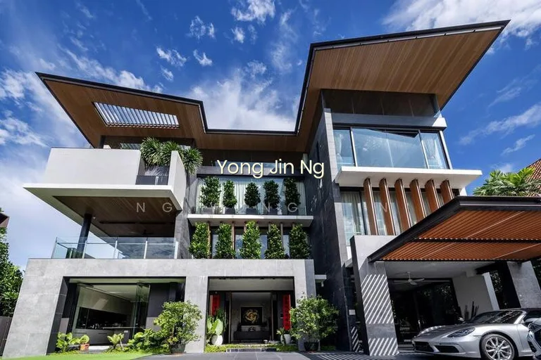 King of the Hill | Large Land, Fh Detached, Almost New image 1 of 10