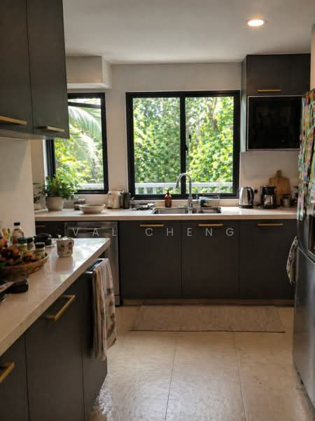 ADAM PARK CONDOMINIUM photo 2
