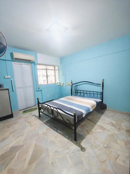 411 JURONG WEST STREET 42 photo 3