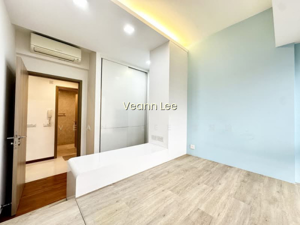 WATERFRONT GOLD 8