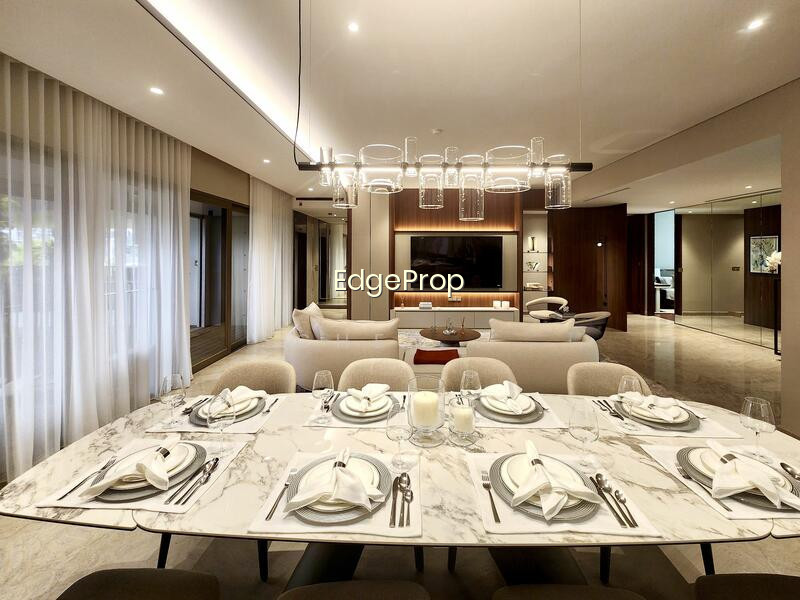 SINGLE LEVEL PENTHOUSE VERY RARE, (PRIVATE COMMON POOL)