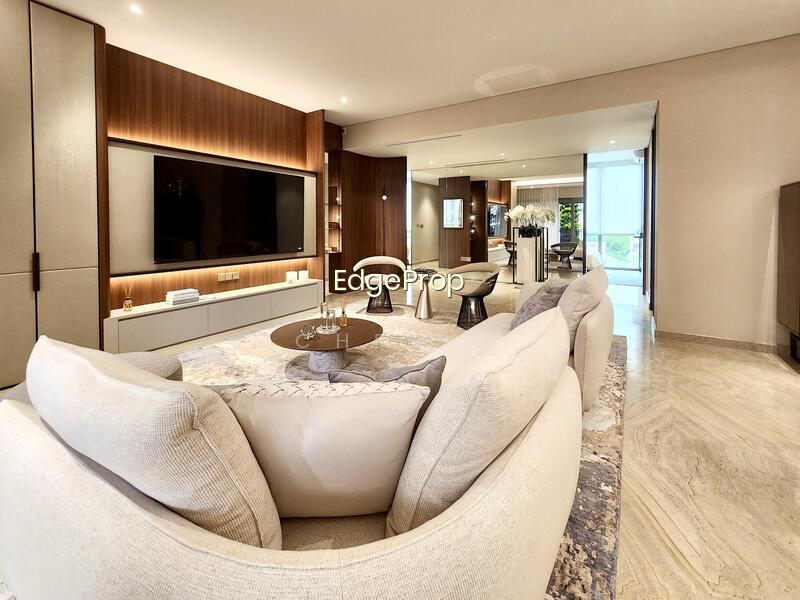 SINGLE LEVEL PENTHOUSE VERY RARE, (PRIVATE COMMON POOL) photo 2