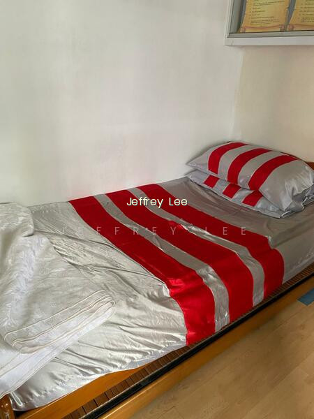 325 SEMBAWANG CRESCENT image 1 of 8
