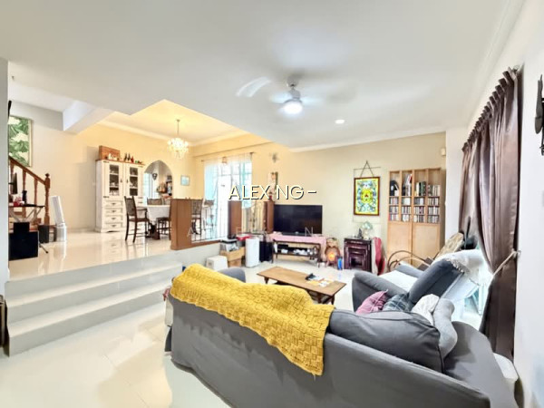 1KM MARIS STELLA, MRT, 3STY CORNER TERR, GD LAYOUT, BRIGHT, GD WIND FLOW photo 2