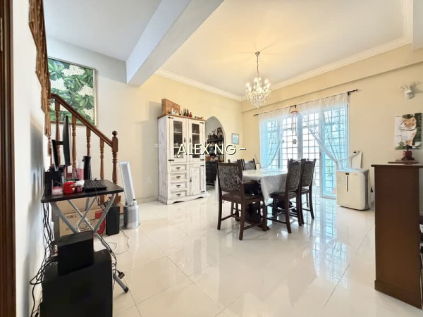 1KM MARIS STELLA, MRT, 3STY CORNER TERR, GD LAYOUT, BRIGHT, GD WIND FLOW photo 4