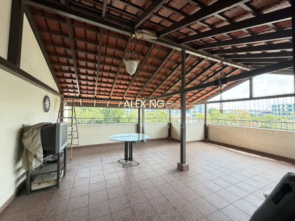 CHEAP! WIDE FRONTAGE, 3STY SEMI D, MID OF 3 MRT, NEARBY AMENITIES, SERIOUSE SELLER, GOOD PRICE photo 2