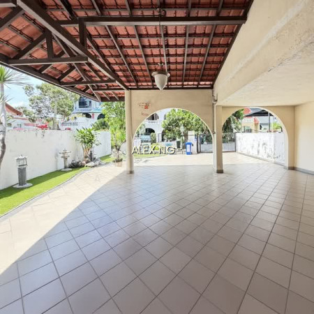 CHEAP! WIDE FRONTAGE, 3STY SEMI D, MID OF 3 MRT, NEARBY AMENITIES, SERIOUSE SELLER, GOOD PRICE photo 4