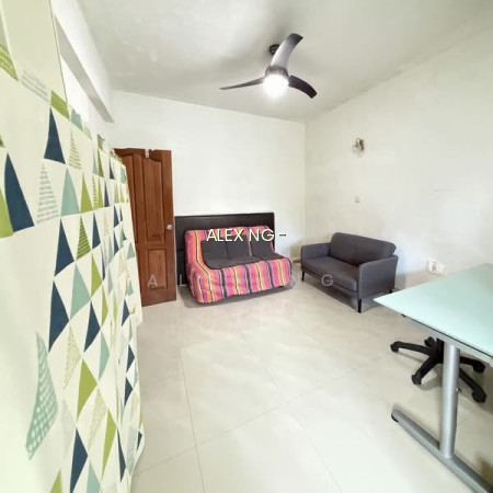 CHEAP! WIDE FRONTAGE, 3STY SEMI D, MID OF 3 MRT, NEARBY AMENITIES, SERIOUSE SELLER, GOOD PRICE photo 5