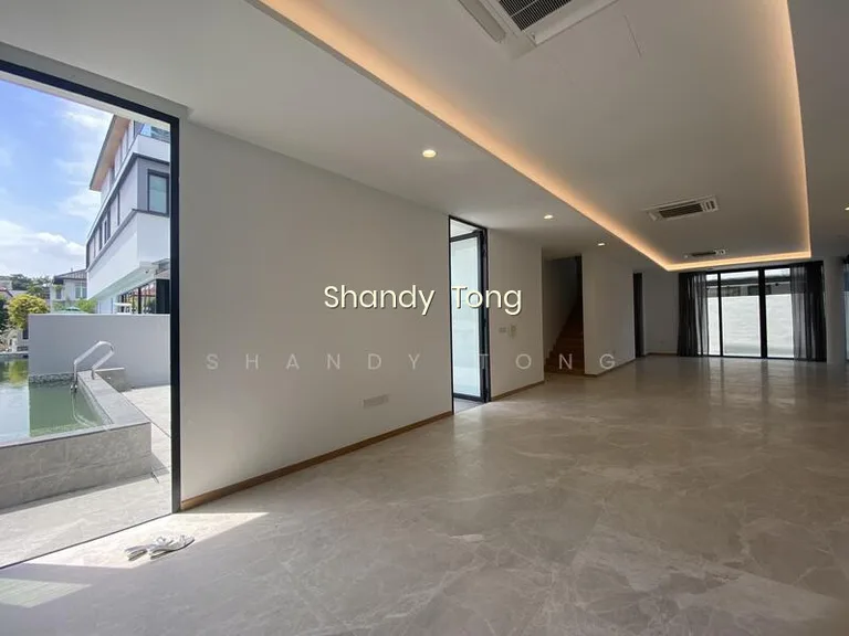 A Luxurious and Comfortable Home That Your Loved Ones Will Be Happy to Live In! image 1 of 10