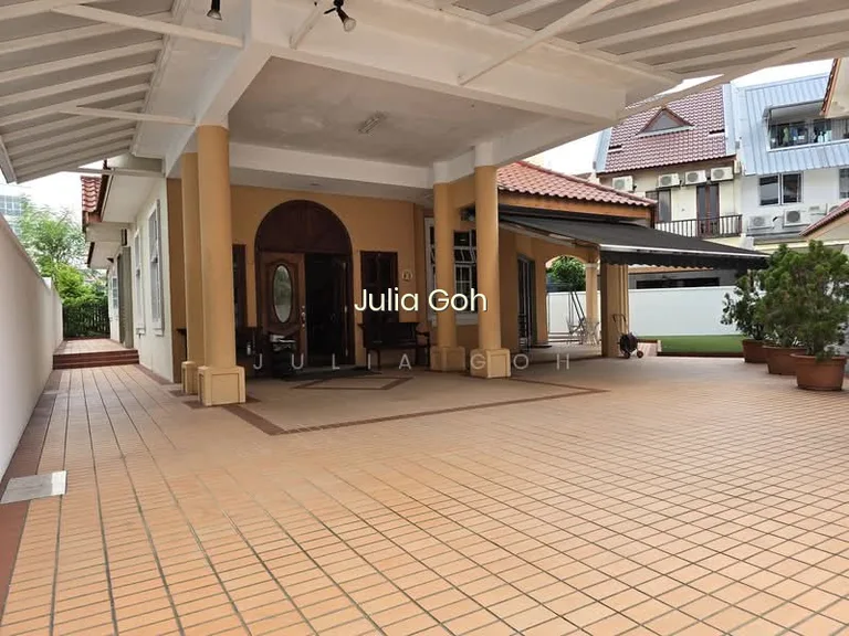 Freehold 2.5 Storey Detached House. Near Serangoon MRT / Nex image 1 of 10