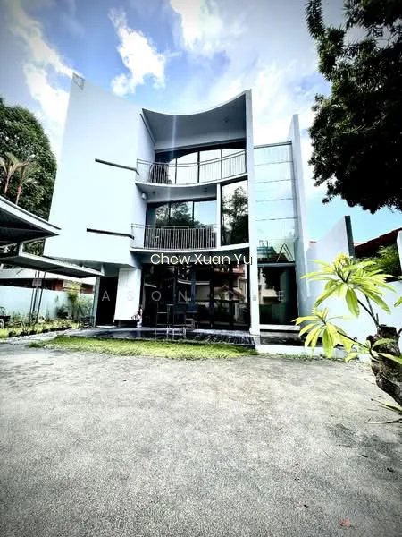 Cheap and Freehold Semi-D With 7 Ensuite Bedrooms and Park 4 Cars! image 1 of 10