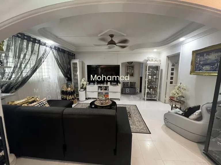 876 Tampines Street 84 image 1 of 9