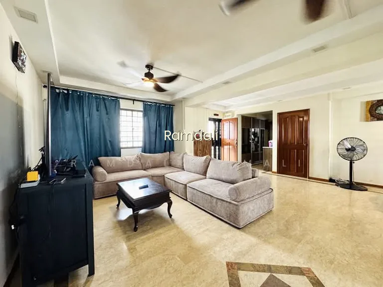 496B Tampines Street 43 image 1 of 10