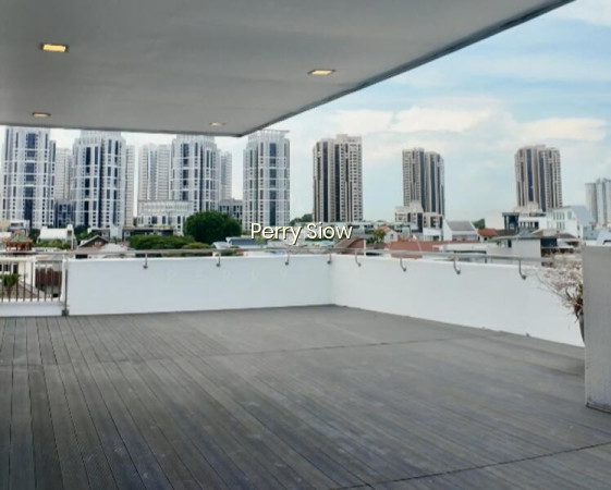 RARE ELEVATED LAND FREEHOLD SEMI-D photo 3