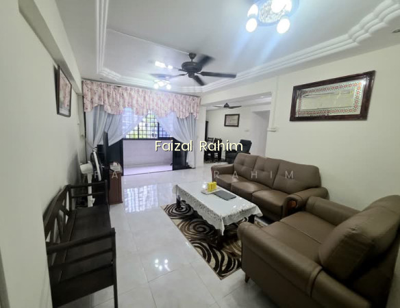 728 Tampines Street 71 image 1 of 9