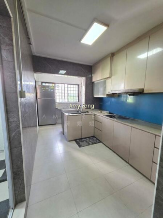 335 SEMBAWANG CLOSE photo 2